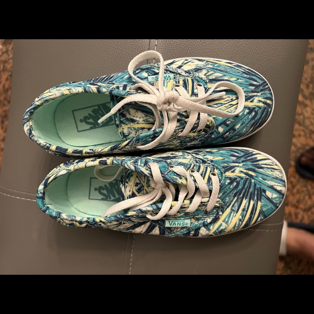 Vans boy shoes Like new!!!